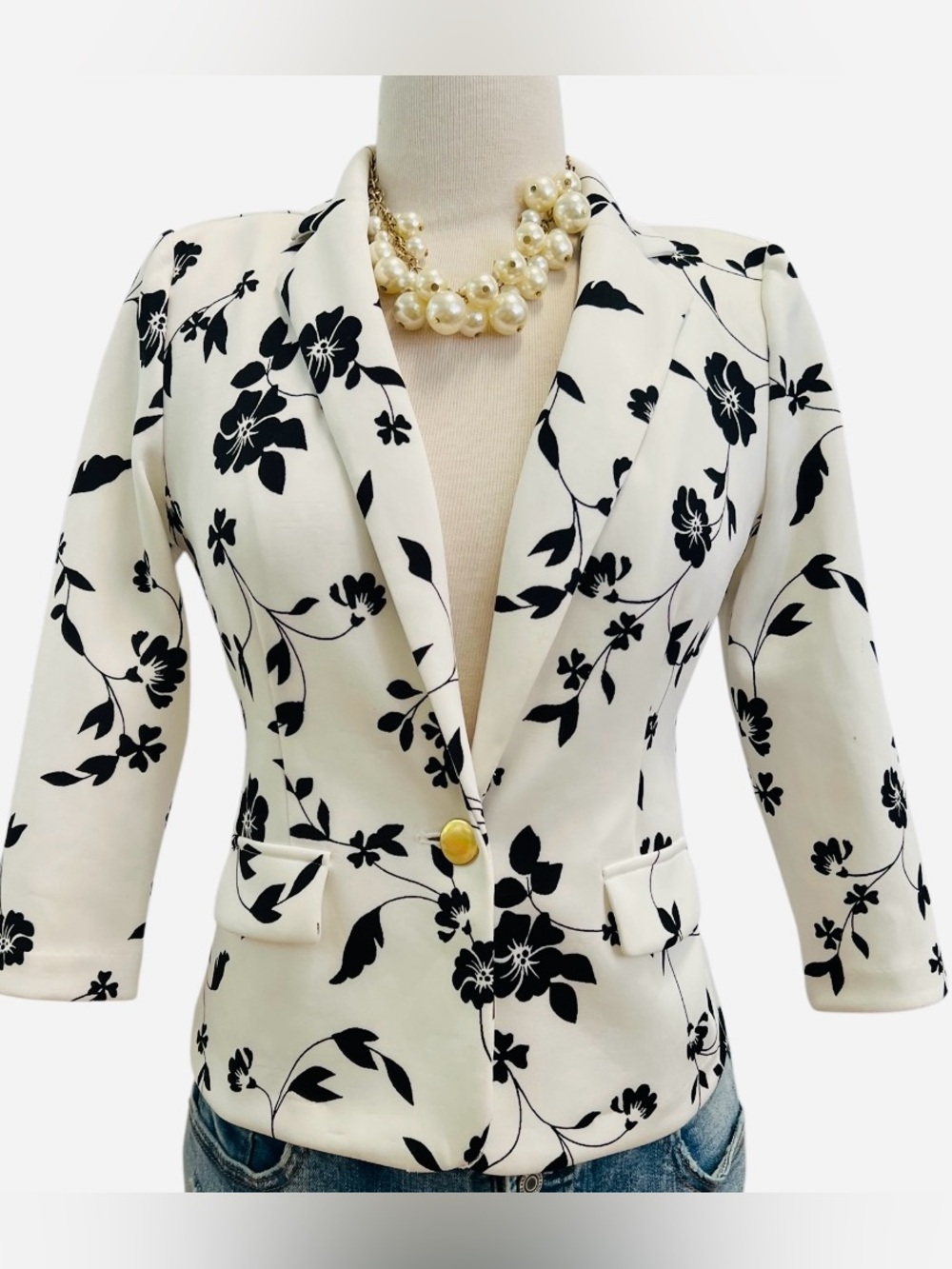 New York & Company Black and White Floral Blazer